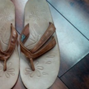 KEEN Brown Tan Leather Flip Flpos